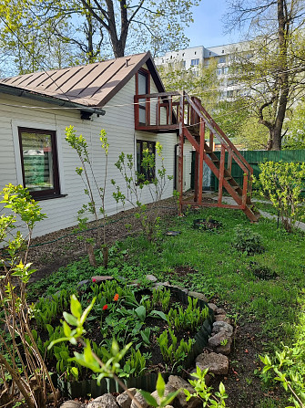 Pārdod plašu, gaišu dzīvojamo māju ar labu plānojumu Rīgā. Zemes gabala platība 300 m2, mājas... Рига - изображение 2