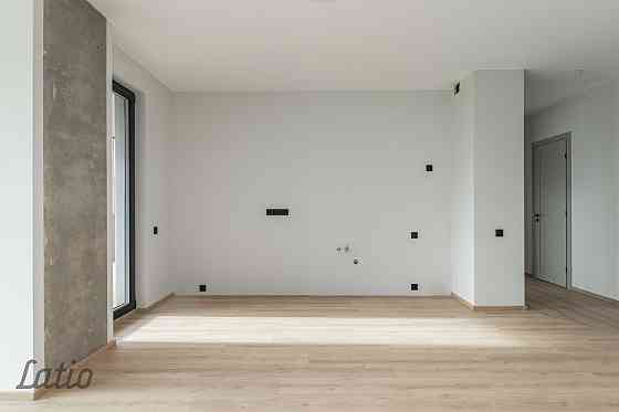 Ekskluzīvā vietā, Siguldas centrā, pieejams 4-istabu dzīvoklis ar plašu terasi. Pārdod modernu dzīvo Cигулда