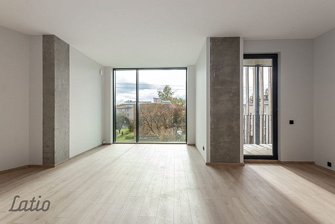 Ekskluzīvā vietā, Siguldas centrā, pieejams 4-istabu dzīvoklis ar plašu terasi. Pārdod modernu dzīvo Cигулда - изображение 3