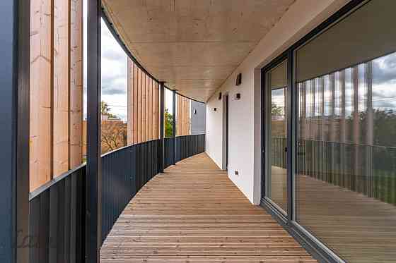 Ekskluzīvā vietā, Siguldas centrā, pieejams 3-istabu dzīvoklis ar plašu terasi. Pārdod modernu dzīvo Cигулда