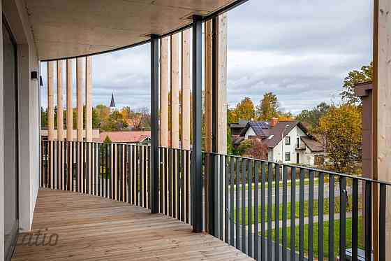 Ekskluzīvā vietā, Siguldas centrā, pieejams 3-istabu dzīvoklis ar plašu terasi. Pārdod modernu dzīvo Cигулда