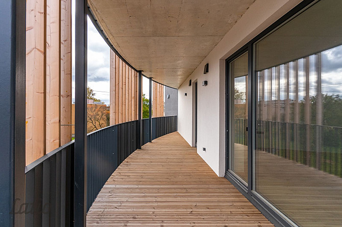 Ekskluzīvā vietā, Siguldas centrā, pieejams 3-istabu dzīvoklis ar plašu terasi. Pārdod modernu dzīvo Cигулда - изображение 5