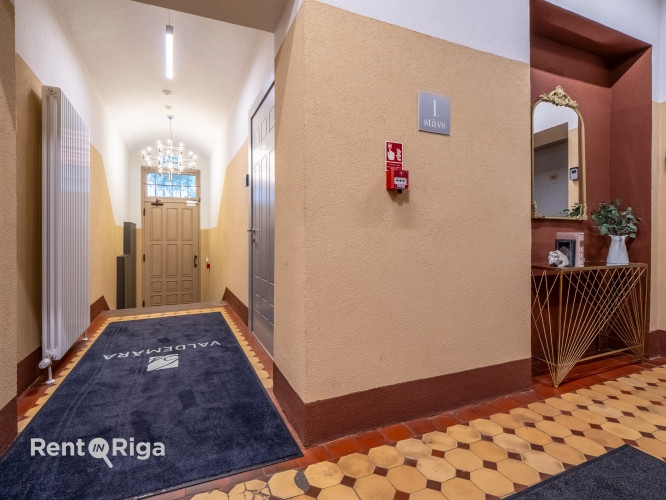 Mēbelēts 2-istabu dzīvoklis jūgendstila ēkā Rīgas centrā  Soļu attālumā no Klusā Rīga - foto 9