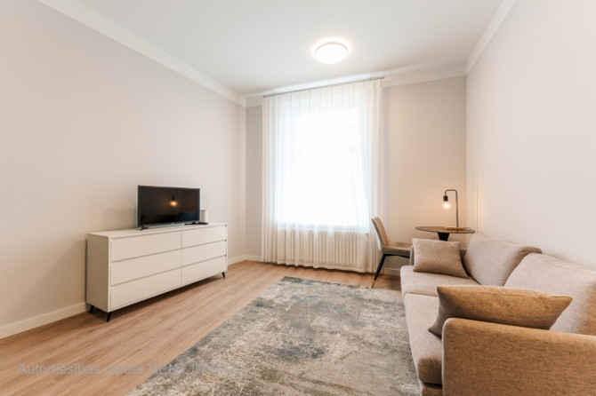 Pilnībā mēbelēts 2-istabu dzīvoklis jūgendstila ēkā Rīgas Centrā.  Krišjāņa Valdemāra Rīga - foto 6