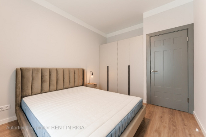 Pilnībā mēbelēts 2-istabu dzīvoklis jūgendstila ēkā Rīgas Centrā.  Krišjāņa Valdemāra Rīga - foto 2