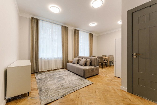 Mēbelēts Studio dzīvoklis Rīgas Centrā  Dzīvoklis ietver dzīvojamo istabu, kas apvienota ar Rīga - foto 1