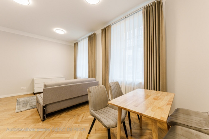 Mēbelēts Studio dzīvoklis Rīgas Centrā  Dzīvoklis ietver dzīvojamo istabu, kas apvienota ar Rīga - foto 6