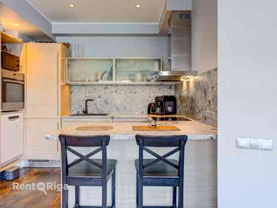 На продажу предлагается очень светлая и просторная квартира.  Квартира состоит Rīga