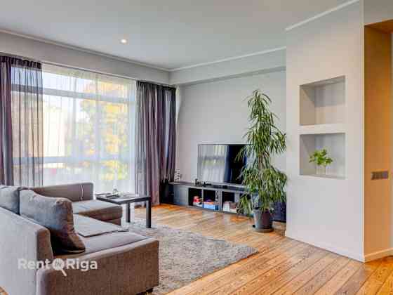 На продажу предлагается очень светлая и просторная квартира.  Квартира состоит Rīga