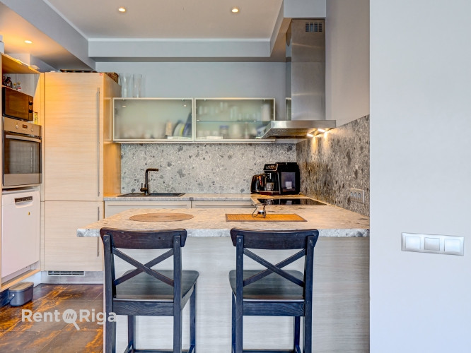 Iegādei tiek piedāvāts ļoti gaišs un plašs dzīvoklis.  Dzīvoklis sastāv no: viesistabas ar Rīga - foto 5