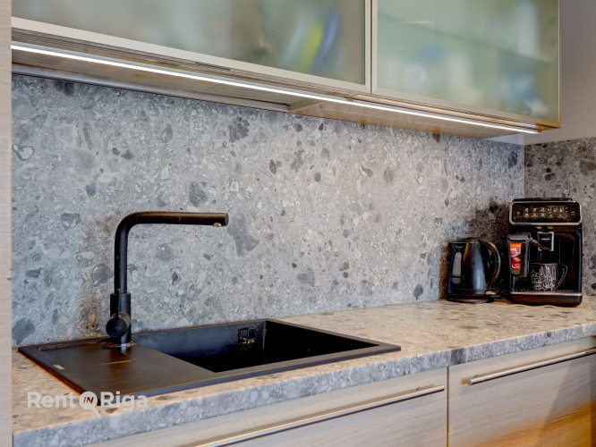 Iegādei tiek piedāvāts ļoti gaišs un plašs dzīvoklis.  Dzīvoklis sastāv no: viesistabas ar Rīga - foto 6