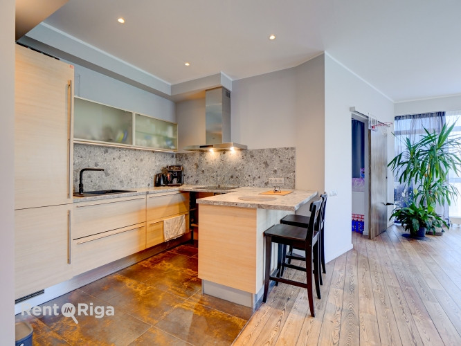 Iegādei tiek piedāvāts ļoti gaišs un plašs dzīvoklis.  Dzīvoklis sastāv no: viesistabas ar Rīga - foto 4