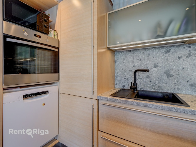 Iegādei tiek piedāvāts ļoti gaišs un plašs dzīvoklis.  Dzīvoklis sastāv no: viesistabas ar Rīga - foto 7