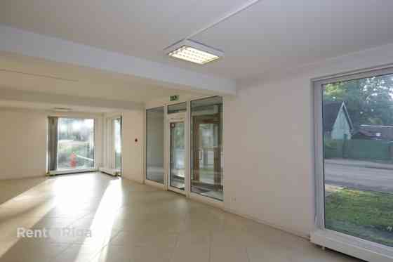 Plaša pielietojuma telpas Čiekurkalnā.   Piedāvājam nomai gaišas un plašas telpas ēkas pirmajā stāvā Rīga