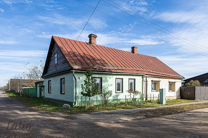 Pārdod pusi dzīvojamās mājas Daugavpilī (Nīderkūnu apkaime) 
- Saimniecības ēka, garāža
- zeme 821 m Рига - изображение 1