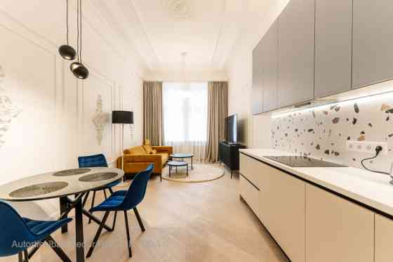 Предлагается в аренду изысканная квартира в красивом, аристократичном здании на Rīga