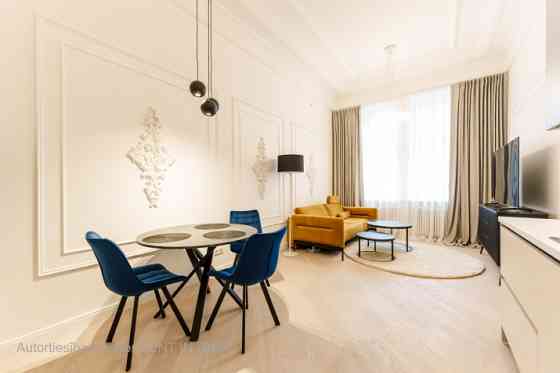 Предлагается в аренду изысканная квартира в красивом, аристократичном здании на Rīga