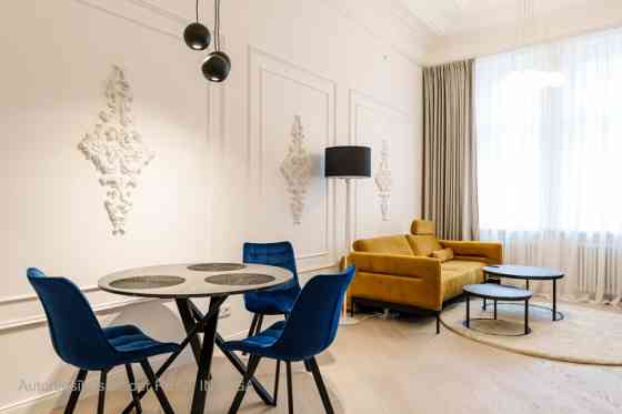 Предлагается в аренду изысканная квартира в красивом, аристократичном здании на Rīga