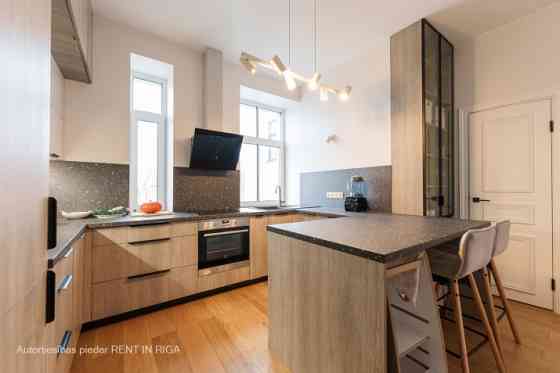 Сдается в аренду новая, современная 4 -комнатная квартира в отреставрированном Rīga