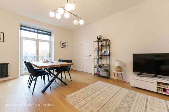 Сдается в аренду новая, современная 4 -комнатная квартира в отреставрированном Rīga