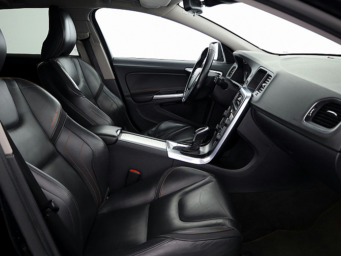 Volvo V60 Ocean Race Facelift ATM 2.0 D4 110kW Tallina - foto 6