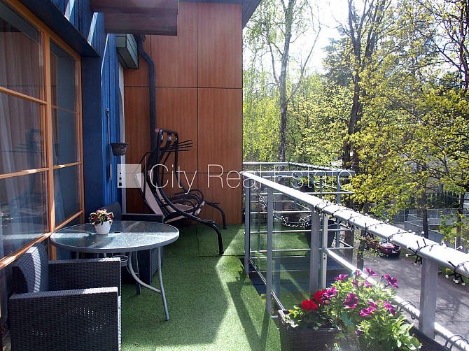 Дом во дворе, благоустроенный озеленённый двор, закрытая территория, охраняемая Рига - изображение 3