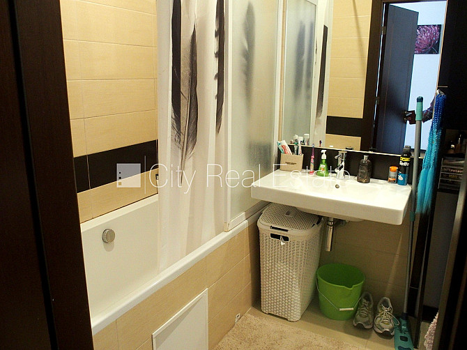 Дом во дворе, благоустроенный озеленённый двор, закрытая территория, охраняемая Рига - изображение 19