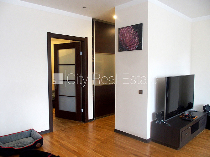 Дом во дворе, благоустроенный озеленённый двор, закрытая территория, охраняемая Рига - изображение 17