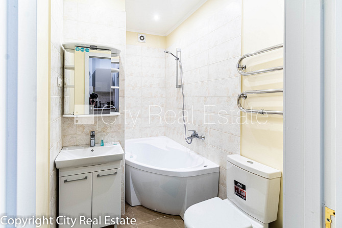 Дом во дворе, реновированный дом, благоустроенный озеленённый двор, закрытый Рига - изображение 18