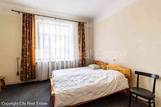 Фасадный дом, закрытый двор, вход со двора, лестничная клетка после Рига