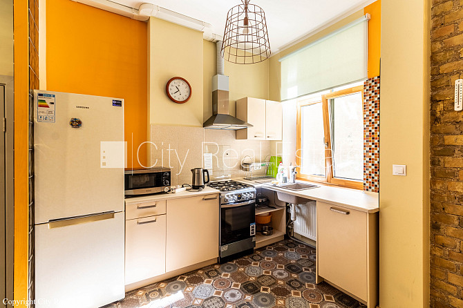 Земля в собственности, фасадный дом, закрытый двор, территория обнесена забором, Рига - изображение 16