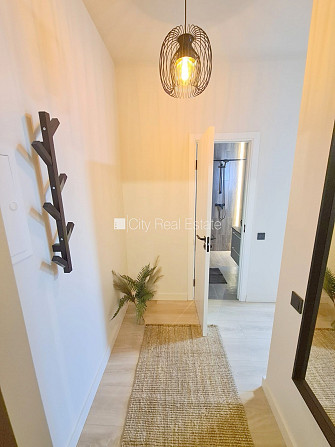 Здание во дворе, реновированный дом, закрытый двор, вход с улицы и со двора, Рига - изображение 14