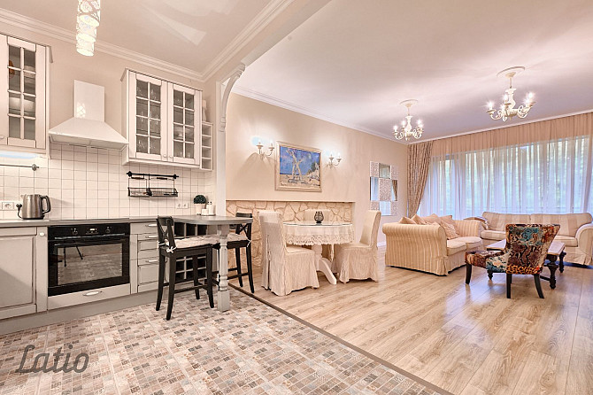 Pārdod 2-istabu dzīvokli Bulduros, Jūrmalā  tikai 200 m no jūras!
Piedāvājumā funkcionāls un mājīgs  Юрмала - изображение 2