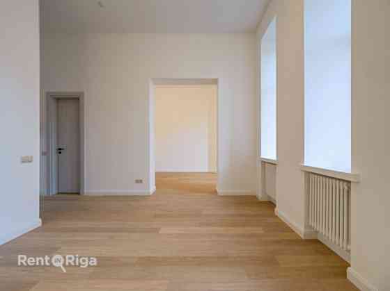 Элегантные апартаменты с балконом, выходящим во двор!  В отреставрированном Рига