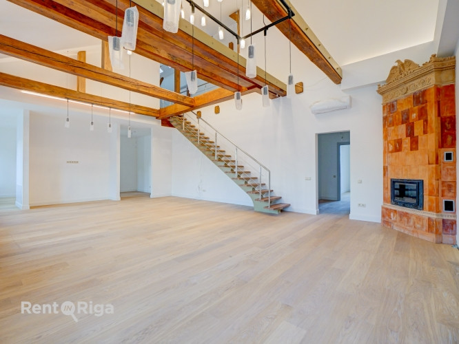 Эксклюзивная 4-комнатная мансардная квартира в центре Риги!  В Рига - изображение 1