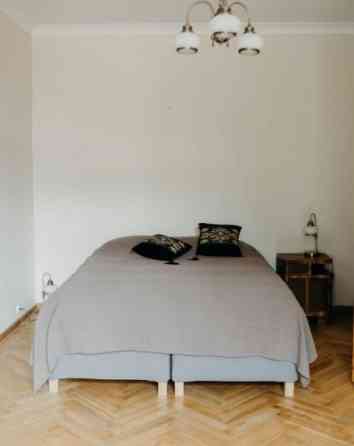 Красивая и просторная 3-комнатная квартира в тихом центре Риги.  Светлая Рига