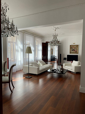 Фасадный дом, вход с улицы, лестничная клетка после косметического ремонта, окна Рига - изображение 6