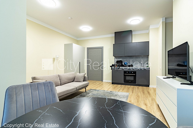 Фасадный дом, реновированный дом, благоустроенная озеленённая территория, лифт, Рига - изображение 19