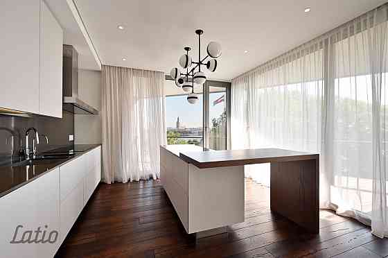 Tirgū nonācis patiesi izsmalcināts un unikāls īpašums vienā no pieprasītākajiem Rīgas dzīvojamajiem  Рига