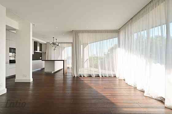 Tirgū nonācis patiesi izsmalcināts un unikāls īpašums vienā no pieprasītākajiem Rīgas dzīvojamajiem  Рига