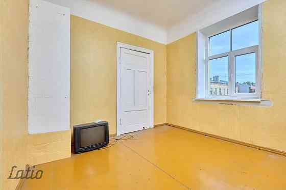 Pārdod 2-istabu dzīvokli Rīgas vēsturiskajā centrā, Ģertrūdes ielā . Dzīvoklis atrodas ēkas 5.stāvā, Рига