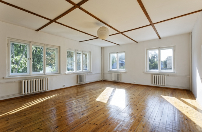 Tiek pārdota villa Majoros, villa un palīgēkas uzbūvētas Jūrmalai raksturīgā stilā, Jūrmala - foto 7