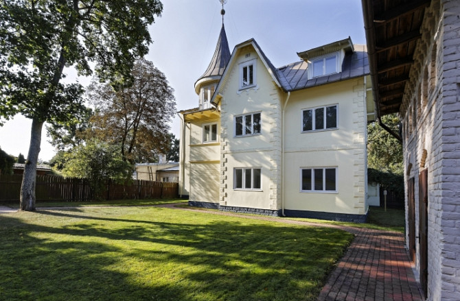 Tiek pārdota villa Majoros, villa un palīgēkas uzbūvētas Jūrmalai raksturīgā stilā, Jūrmala - foto 1