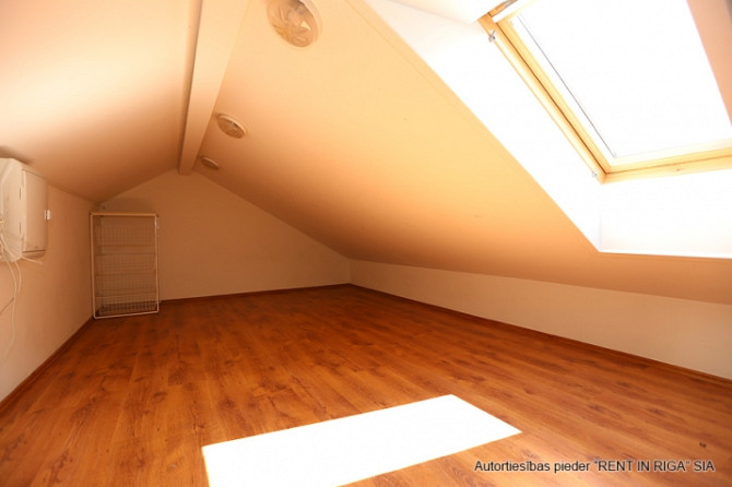 Tiek izīrēta sekciju rindu mājā  Rīgas visprestižākajā rajonā  Mežaparkā. Māja atrodas zaļā, klusā,  Рига - изображение 9