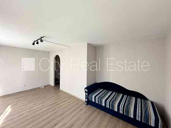 Фасадный дом, реновированный дом, закрытый двор, вход с улицы, лифт, лестничная Рига