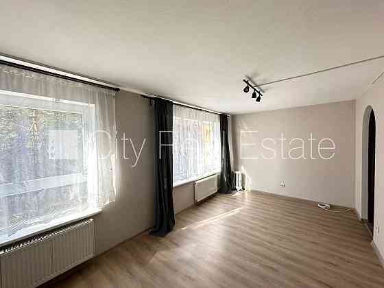 Фасадный дом, реновированный дом, закрытый двор, вход с улицы, лифт, лестничная Рига