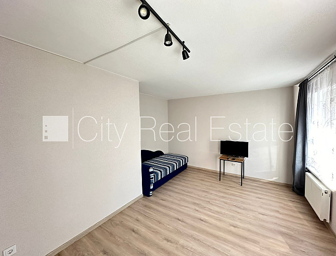 Фасадный дом, реновированный дом, закрытый двор, вход с улицы, лифт, лестничная Рига - изображение 1