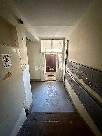 Фасадный дом, реновированный дом, закрытый двор, вход с улицы, лифт, лестничная Рига - изображение 13