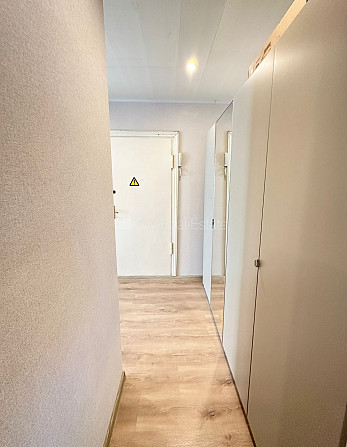 Фасадный дом, реновированный дом, закрытый двор, вход с улицы, лифт, лестничная Рига - изображение 9