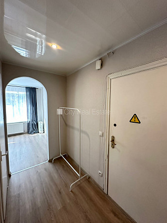 Фасадный дом, реновированный дом, закрытый двор, вход с улицы, лифт, лестничная Рига - изображение 8